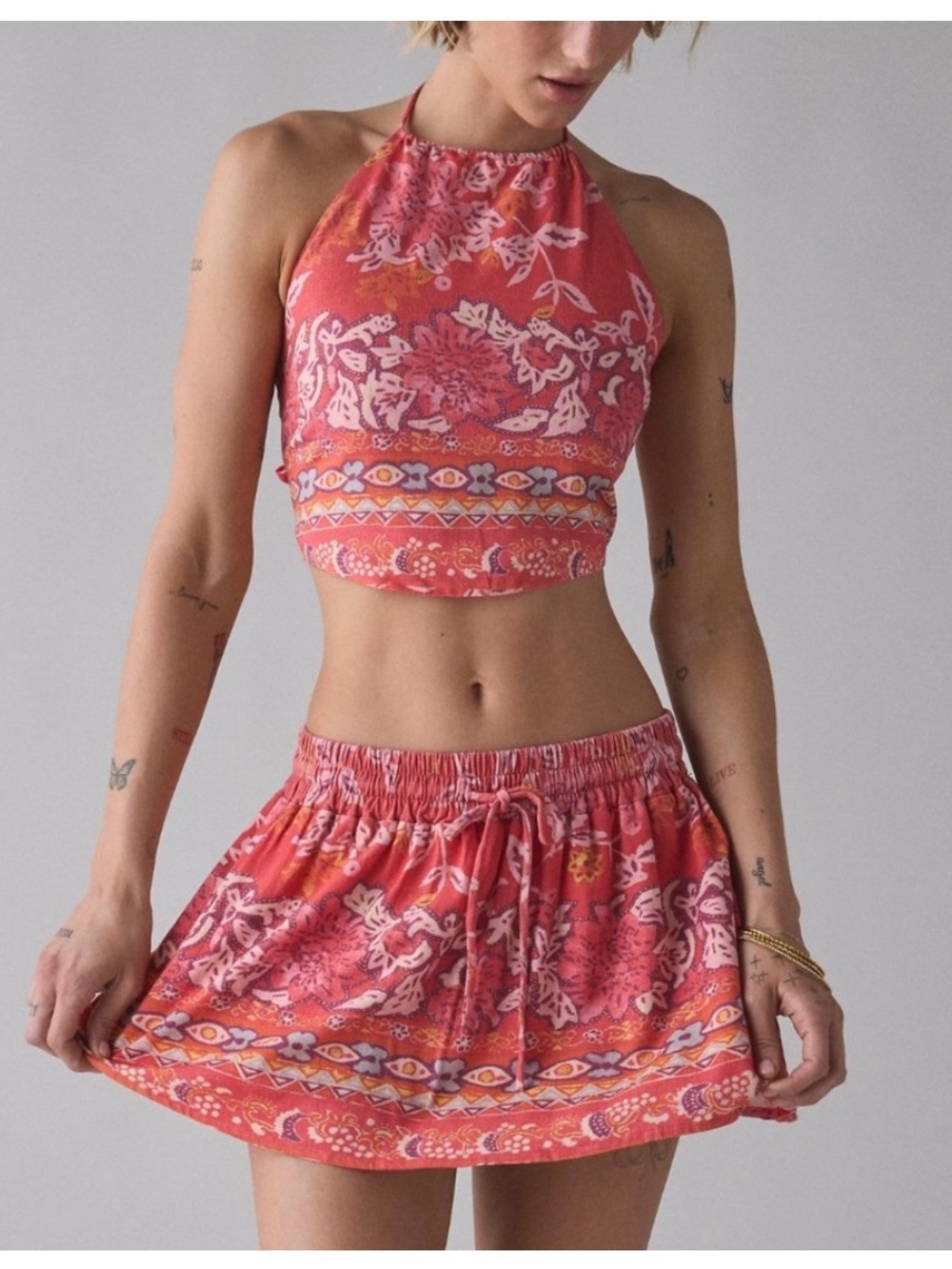 🟤NWT BDG Marcy Halter Tie-Back Crop Top & Mini
Skirt Set in Coral Print